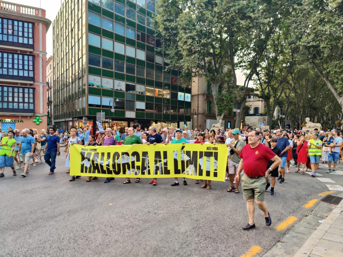 Das Motto der Demo: "Mallorca al límit".