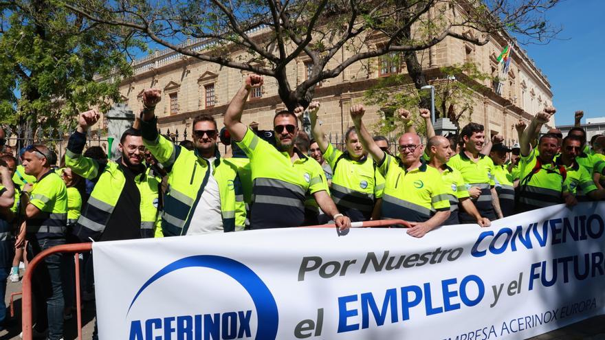 Dos meses sin avances: El paro de Acerinox llega al Parlamento donde la oposición pide al Gobierno que medie en el conflicto