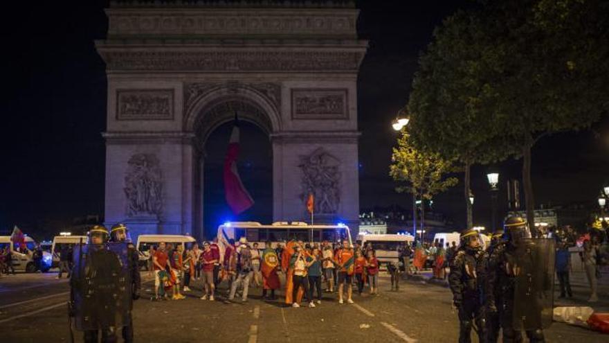 Fuertes enfrentamientos en París durante la final de la Eurocopa