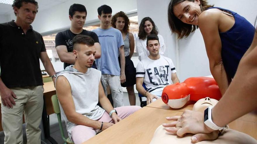 Los alumnos del ciclo inicial de Formación Profesional del Deporte, durante una clase práctica.