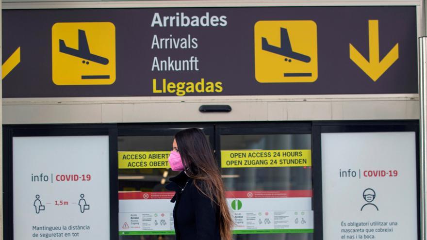 Las compañías aéreas no pueden cobrar por los equipajes de mano, según la OCU.