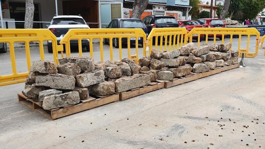 Retirada de bordillos de piedra en el Coll d&#039;en Rabassa.