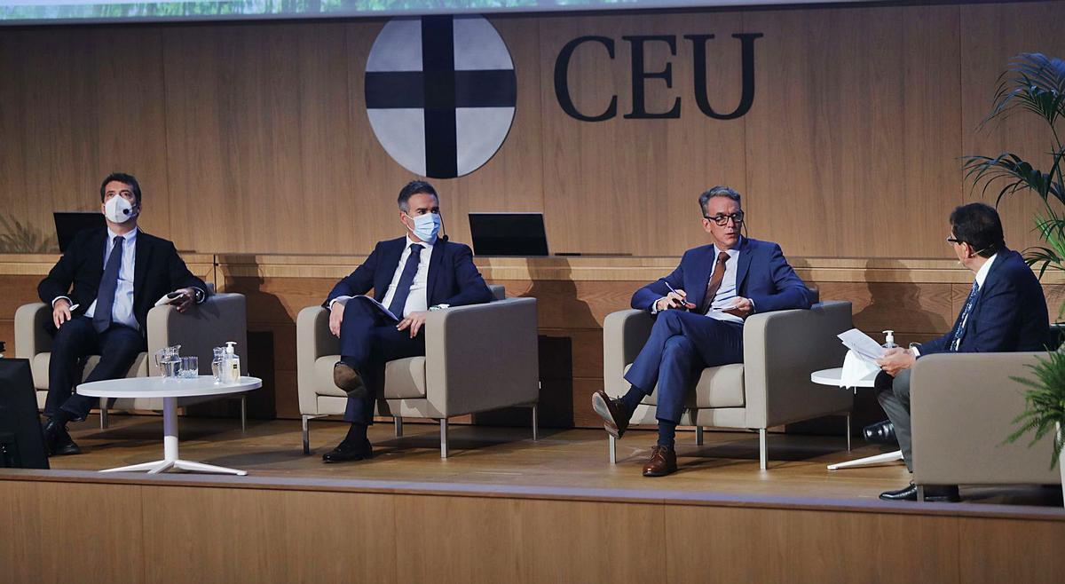 De izquierda a derecha, Sánchez
 López, Bernardo Luis, Bruno
 Vilarasau y Julio Monreal.
.   m a montesinos | MONTESINOS