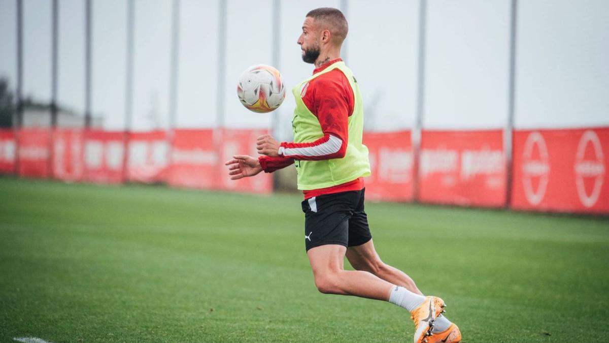 Juncà entrenant a les instal·lacions de La Vinya. | GIRONA FC