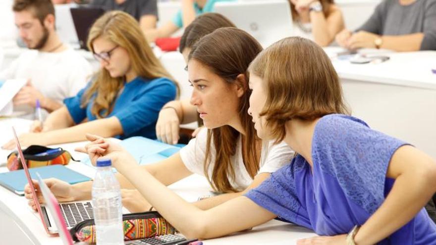 Alumnos del grado en Ingeniería y Gestión Empresarial, en clase