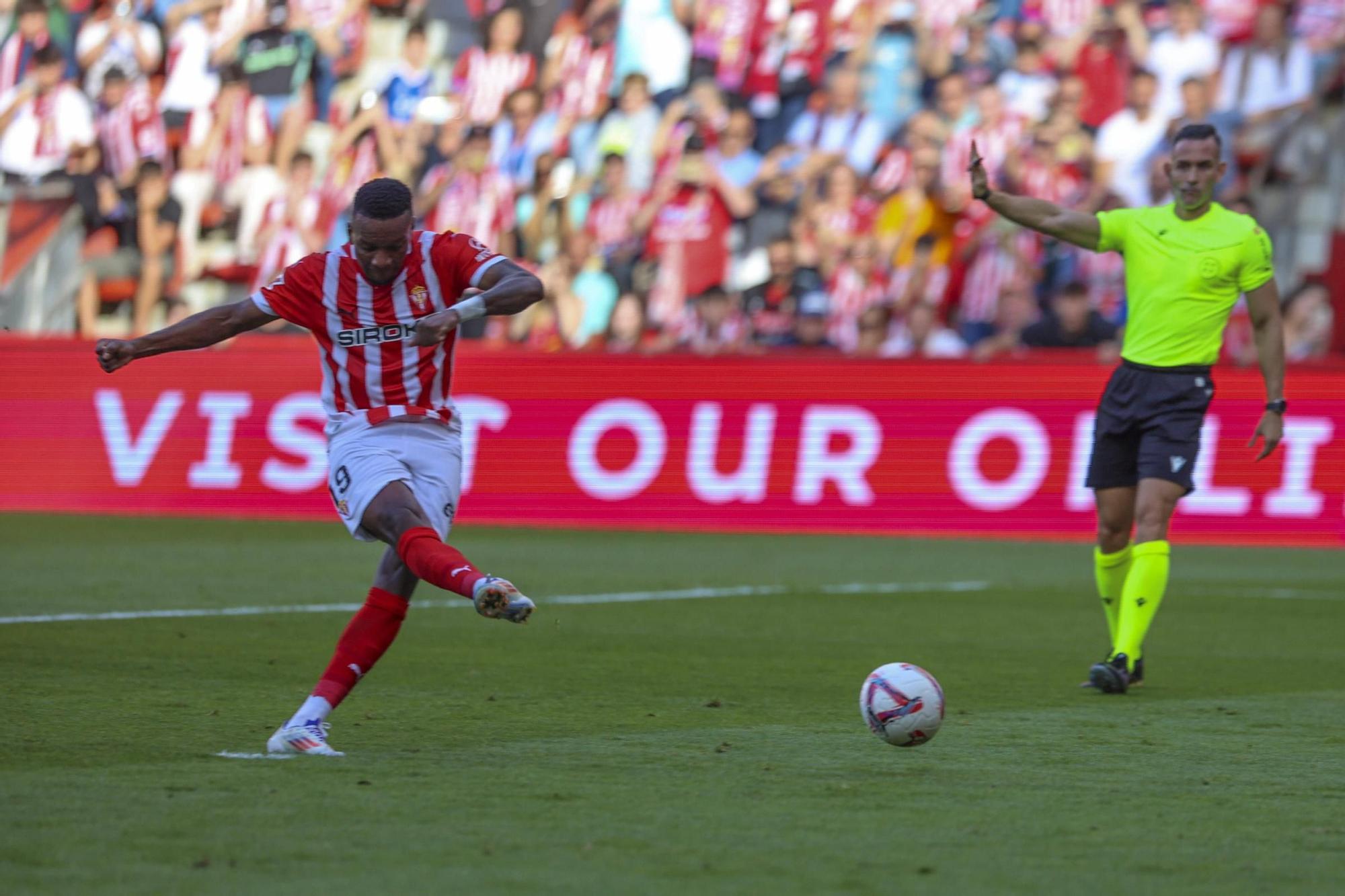 Derbi asturiano: las imágenes del partido entre el Sporting y el Oviedo en El Molinón