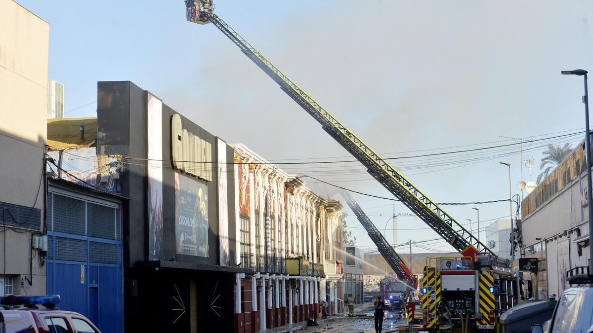La discoteca incendiada en Murcia carecía de licencia y tenía orden de cierre desde 2022. La discoteca incendiada en Murcia carecía de licencia y tenía orden de cierre desde 2022.