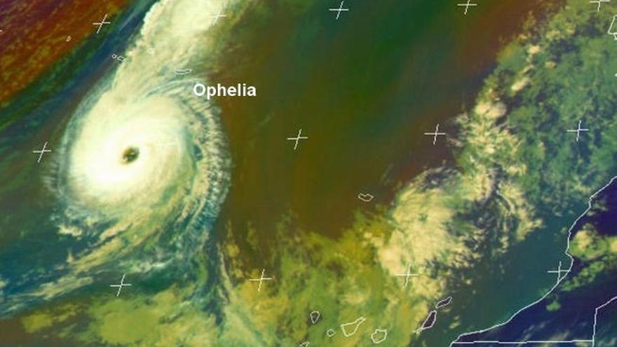 Restos del huracán &#039;Ophelia&#039; pasan cerca de las Islas antes de ir a Galicia