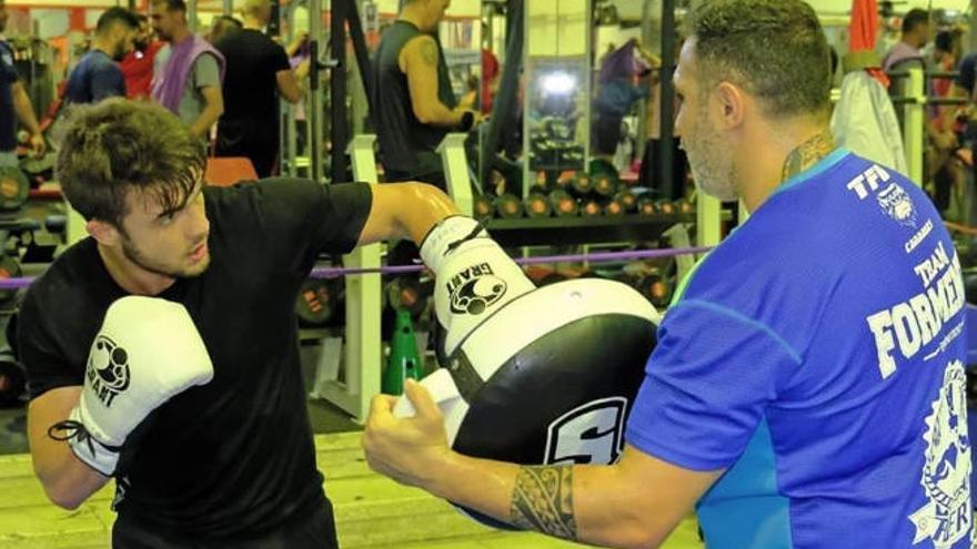 Anthony Yigit (i) entrenando, estos días, con Carlos Formento.