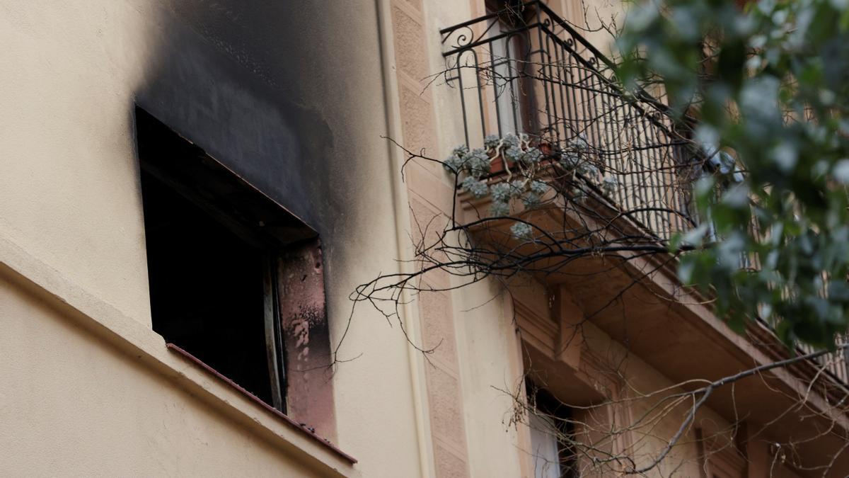 El hotel incendiado en Barcelona tenía deficiencias en alarmas y extintores.