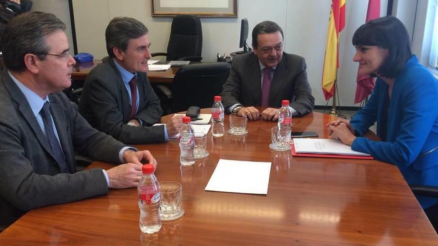 María González Veracruz y Pedro Saura, en la reunión con Albarracín y Rosique.