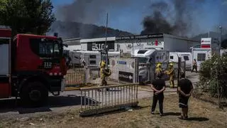 Un incendio en Montcada i Reixac calcina una decena de caravanas