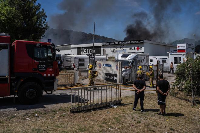 Incendio en un concesionarios de vemta y alquiler de caravanas y autocaravanas, Caravanas Cerdanyola.