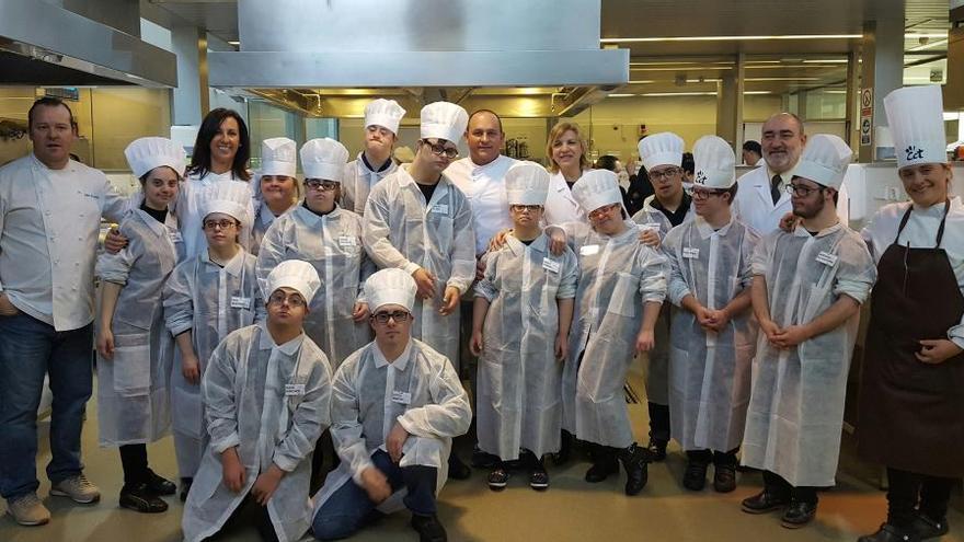 La consejera de Familia e Igualdad de Oportunidades, Violante Tomás, en la II edición del concurso Assido Chef