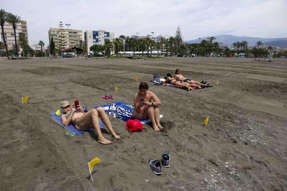 Los malagueños se lanzan a la playa