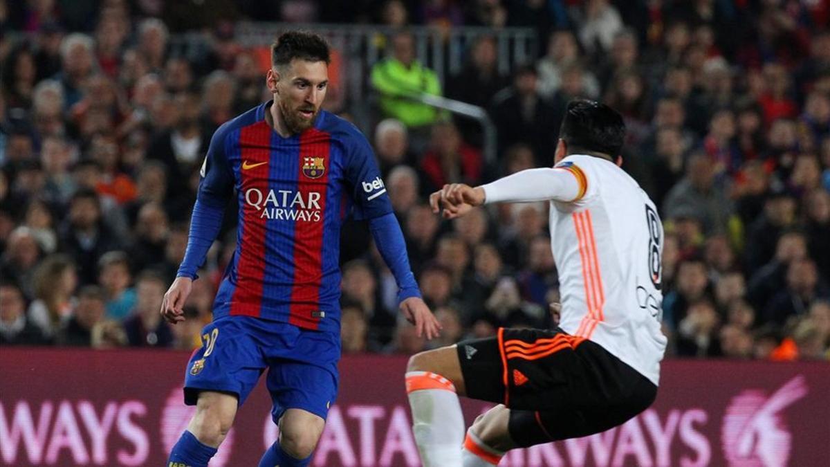 Messi vio la quinta amarilla frente al Valencia