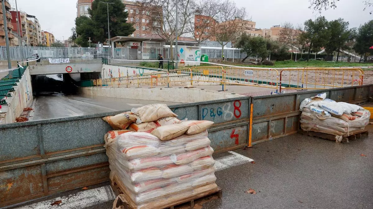 Las lluvias dejan ya clases suspendidas, carreteras y barrancos cortados, con el primer Es-Alert para Castellón