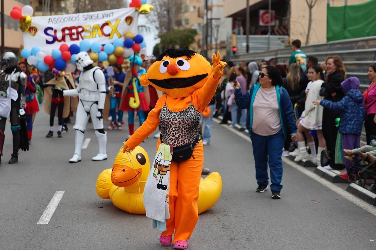 Búscate en las imágenes de la rúa de Carnaval de Ibiza