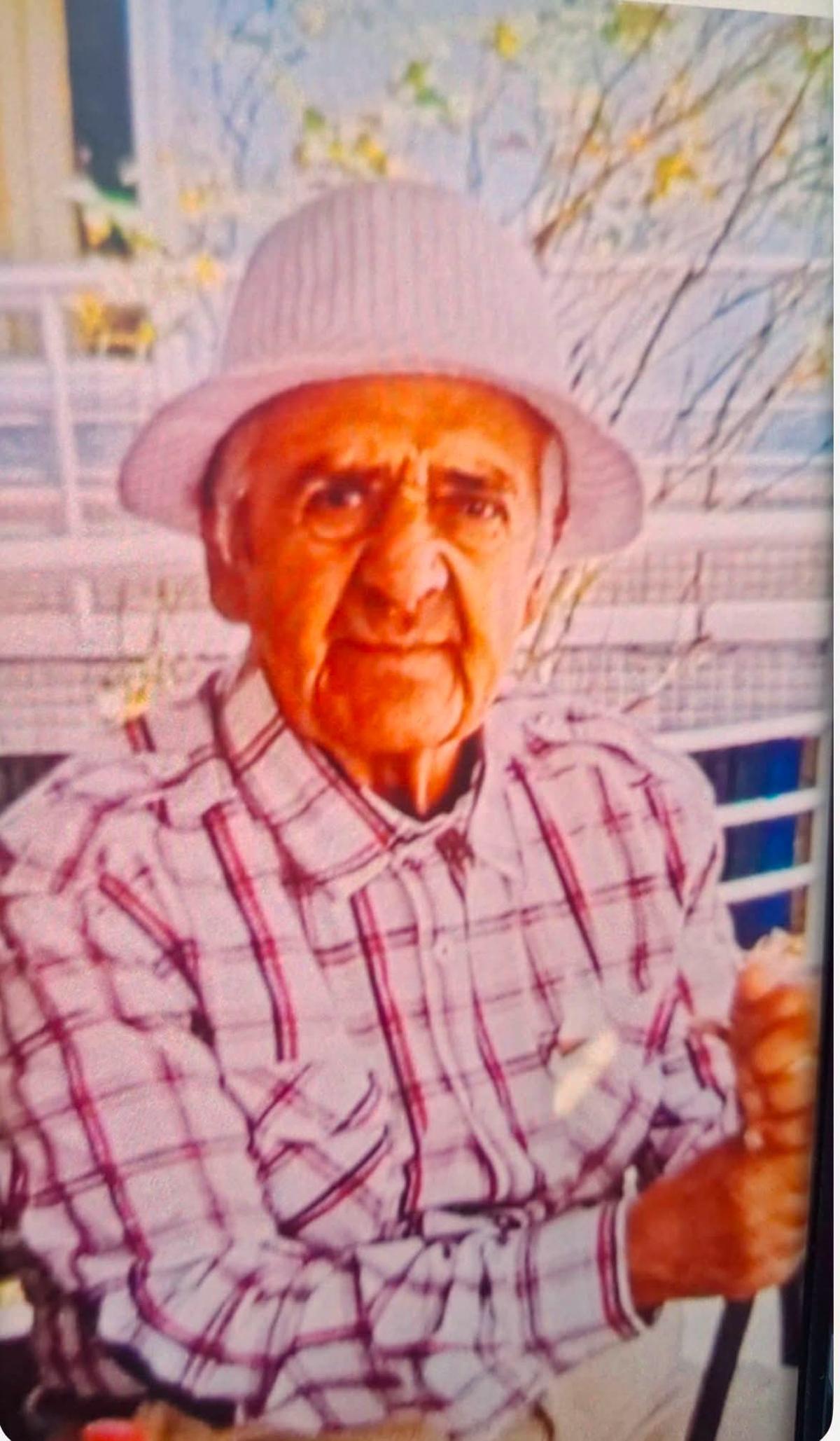 Así fue el rescate del hombre de 80 años desparecido en Laviana, encontrado esta mañana Así fue el rescate del hombre de 80 años desparecido en Laviana, encontrado esta mañana