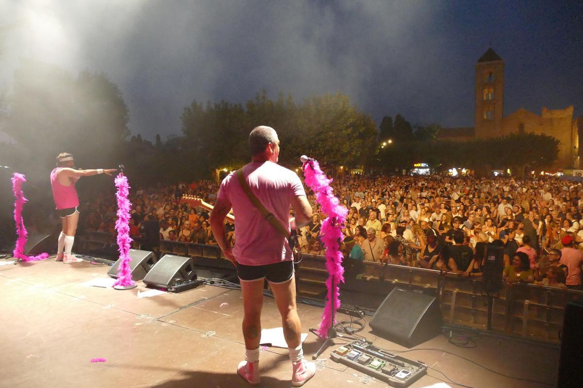 EN IMATGES | L’Orquestra Di-Versiones i Els Catarres captiven milers de persones a la tercera Bertranada Fest