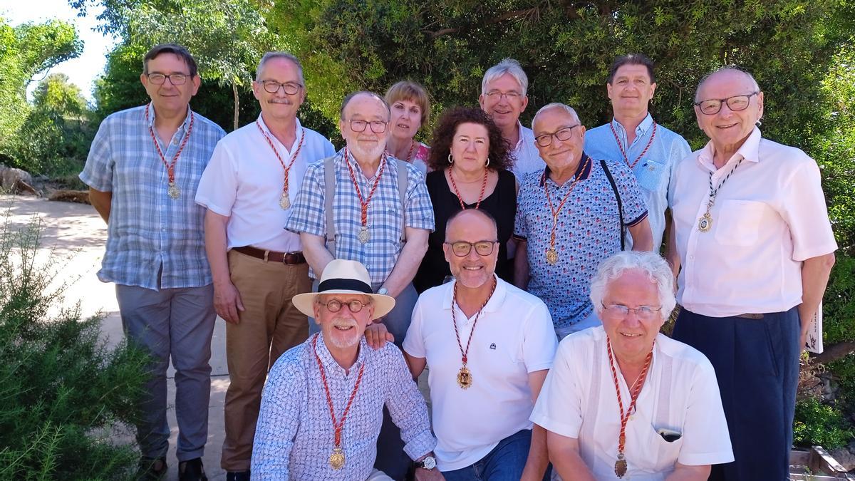 El cónclave de cronistas oficiales en la Finca de la Esperanza durante el homenaje al presidente honorífico de RAECO.