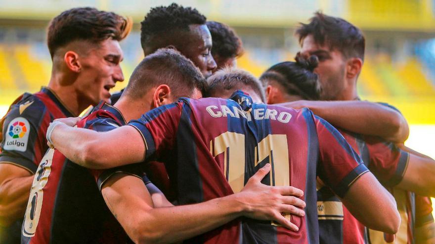Resumen, goles y highlights del Villarreal B 2 - 3 Levante de la jornada 41 de LaLiga Smartbank
