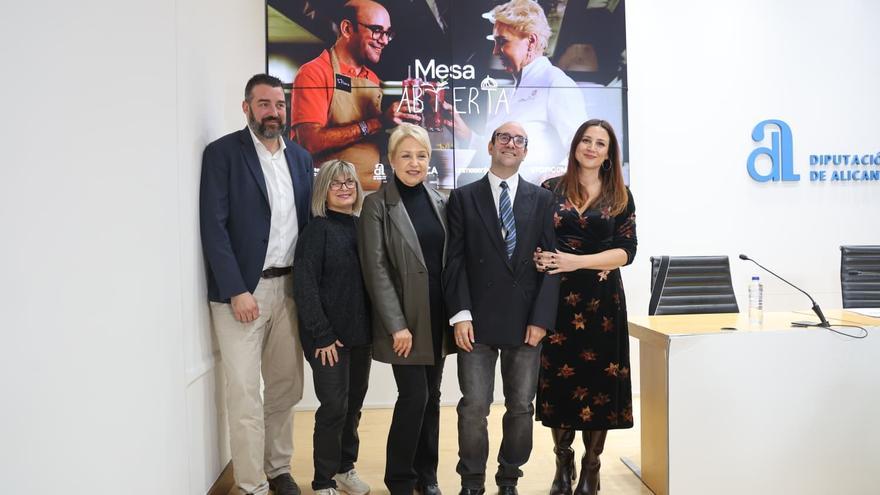Presentación del documental Mesa Abierta, con Susi Díaz y Ángel López en el centro / Pilar Cortés