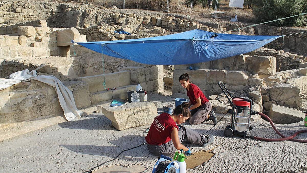 Trabajos arqueológicos que se llevan a cabo en el yacimiento de Torreparedones.