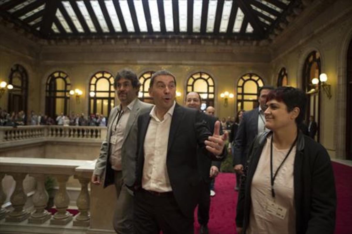 Imagen de archivo de Arnaldo Otegui (centro) a su llegada al Parlament de Catalunya. Imagen de archivo de Arnaldo Otegui (centro) a su llegada al Parlament de Catalunya.
