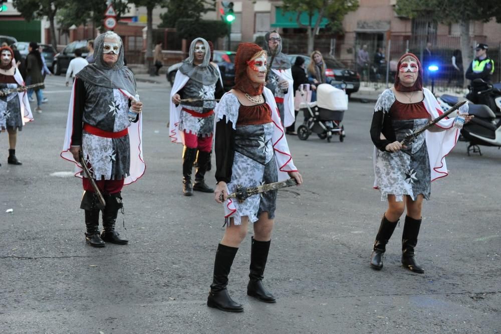 Vistabella saca su carnaval a las calles