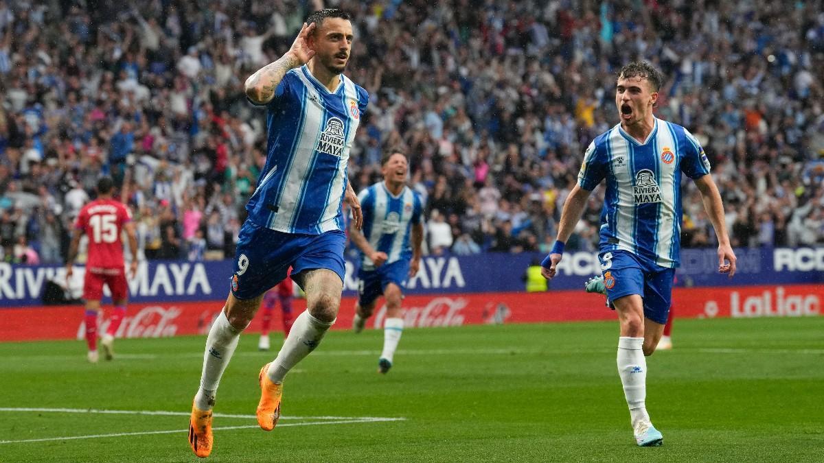 Joselu celebrando su tanto de penalti