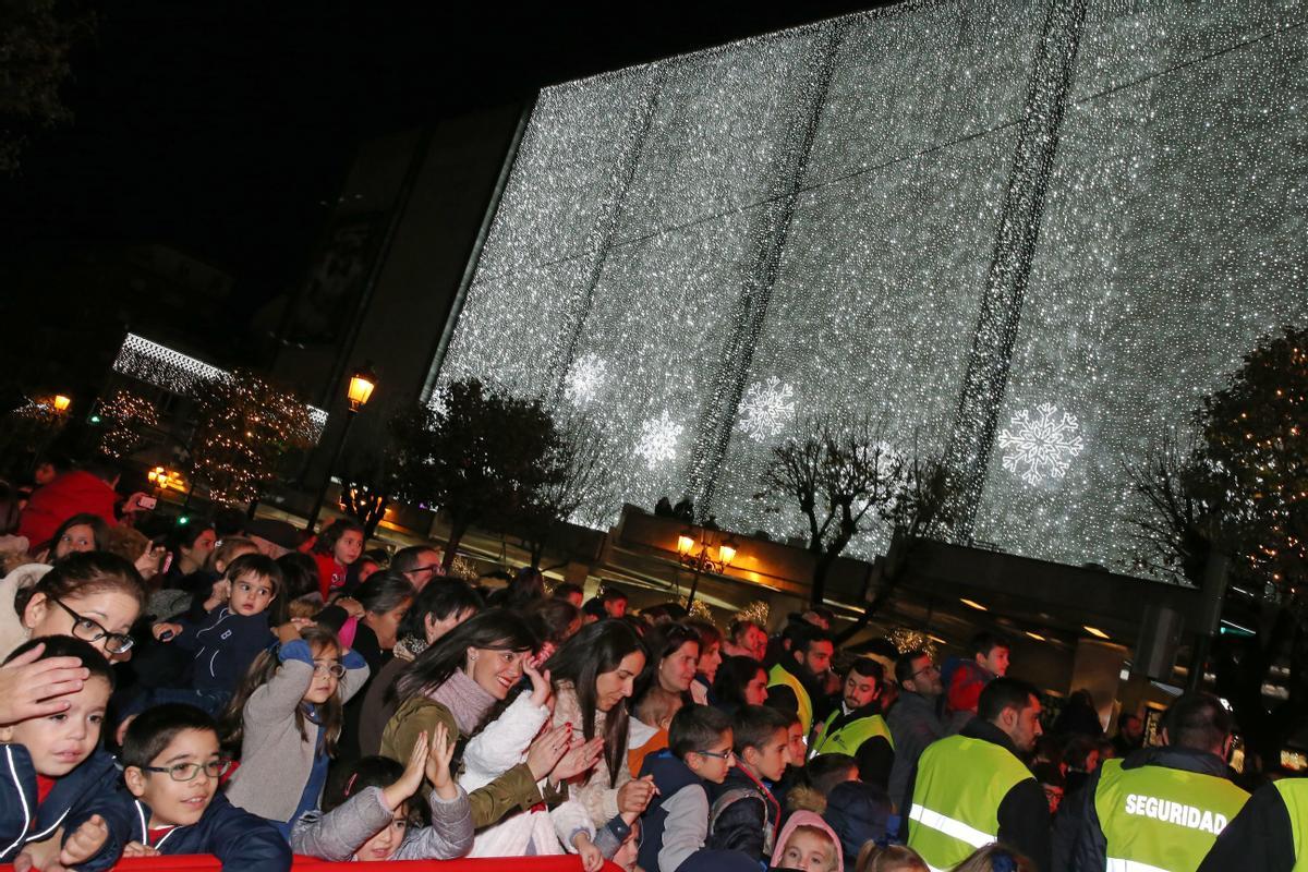 El encendido del alumbrado de la Navidad en El Corte Inglés de Vigo es una tradición histórica en la ciudad. (Foto de archivo).