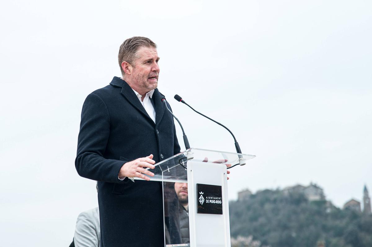 Imatges de la inauguració de la nova pista d'atletisme de Puig-reig