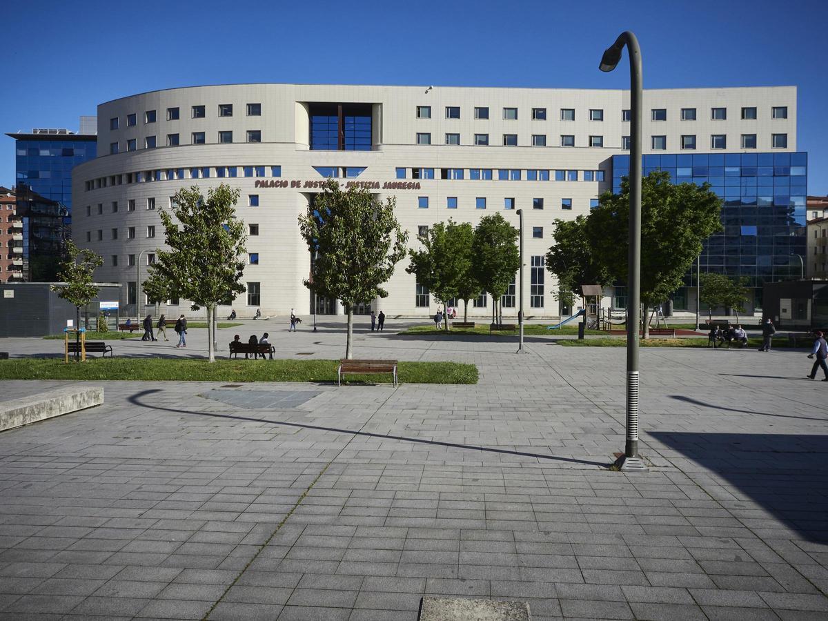 Fachada del Palacio de Justicia de Pamplona.