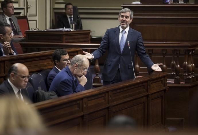 Pleno en el Parlamento de Canarias