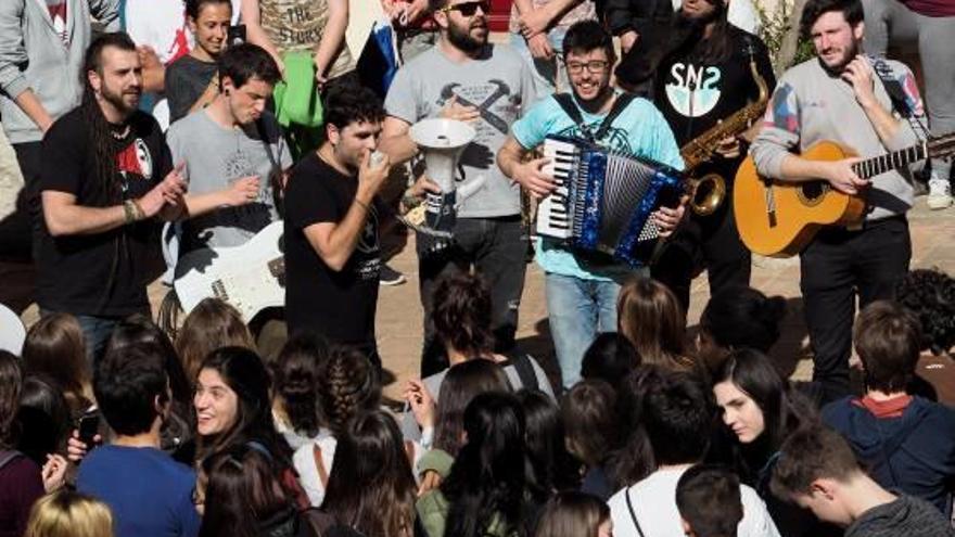 Estudiants exigeixen acció política en la crisi de refugiats