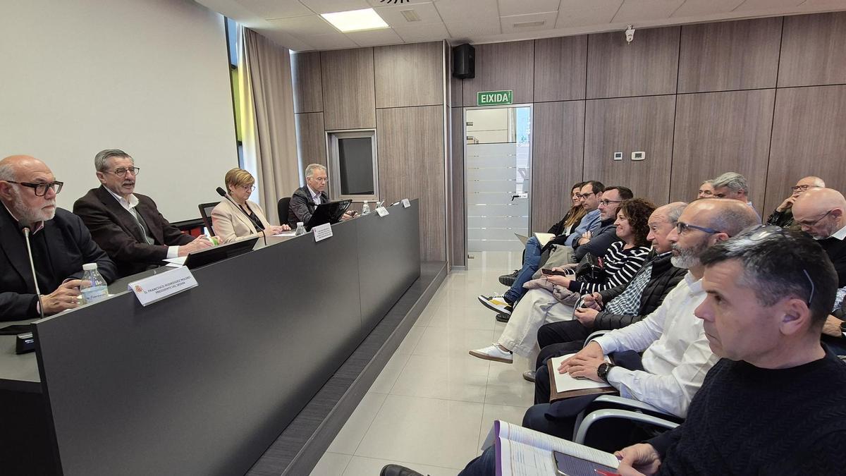 Reunión del comisionado del Gobierno para la reconstrucción tras la dana con representantes de la comarca.