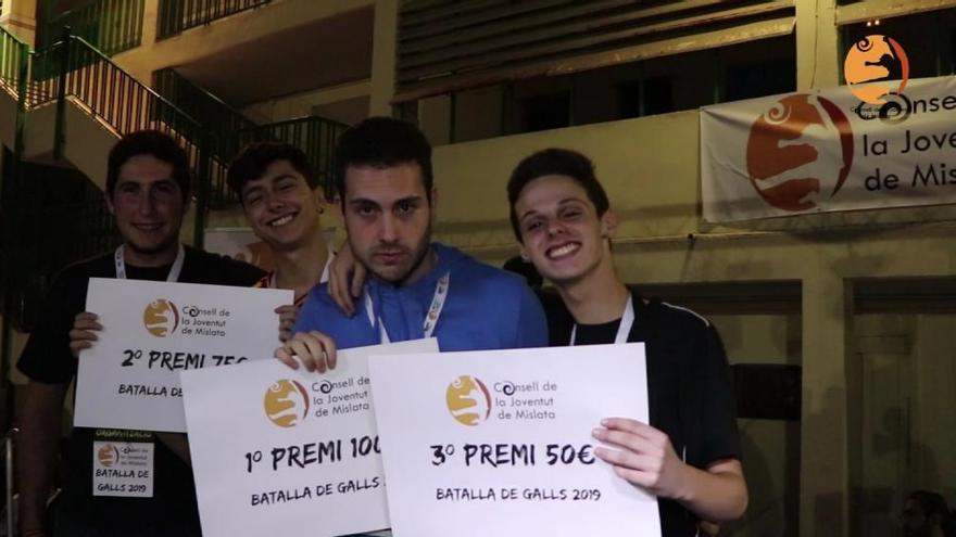 Más De 300 Jóvenes Disfutan De La Batalla De Gallos En Mislata