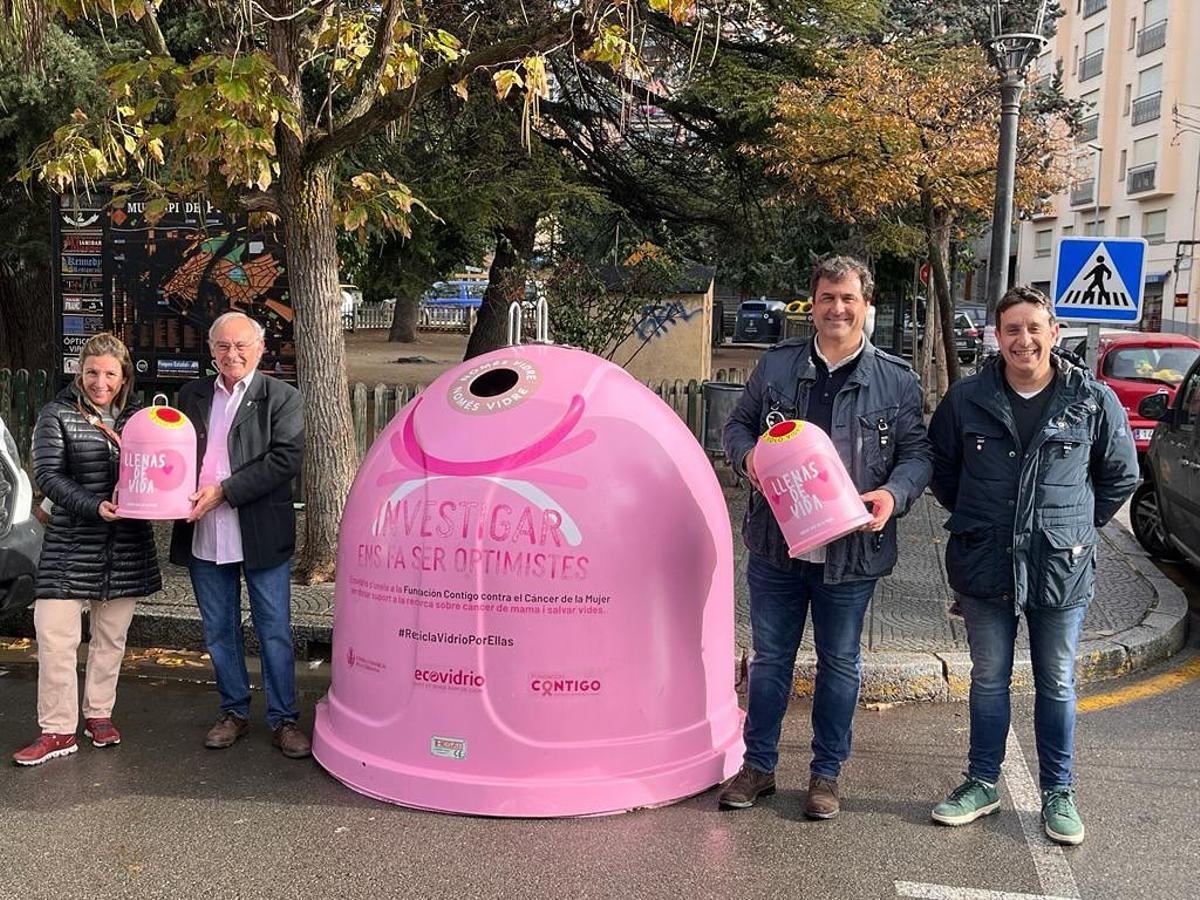 Presentació de la campanya. D'esquerra a dreta: La regidora i l'alcalde de Puigcerdà Mar Quera i Jordi Gassió; el president del Consell Comarcal de la Cerdanya Isidre Chia, i el conseller de Medi Ambient, Josep Maria Isern, l'alcalde,