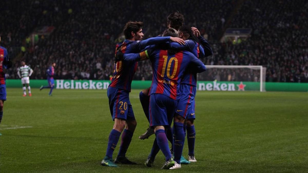 El FC Barcelona celebró su clasificación como primero de grupo