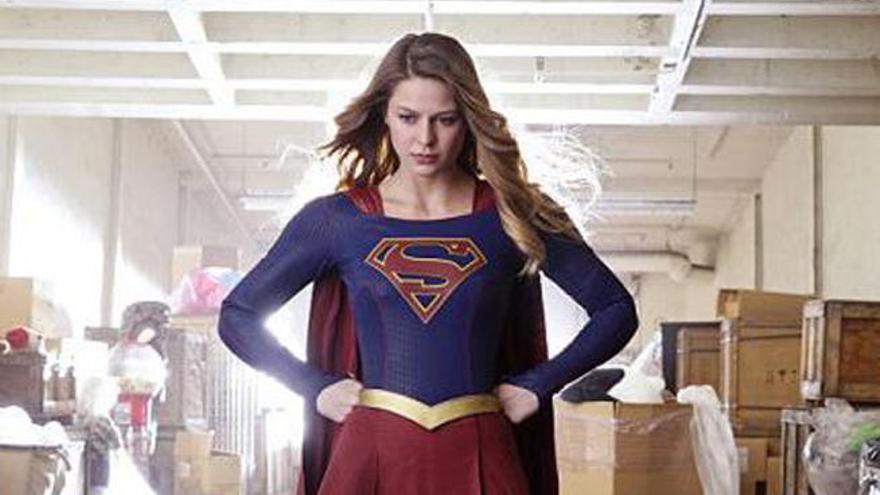 Melissa Benoist interpretando a &#039;Supergirl&#039;.