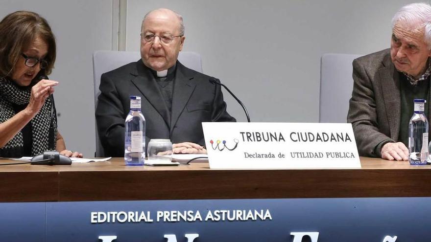 De izquierda a derecha, María Luisa Alonso Bengoa, José Luis González Novalín y Javier Fernández Conde.