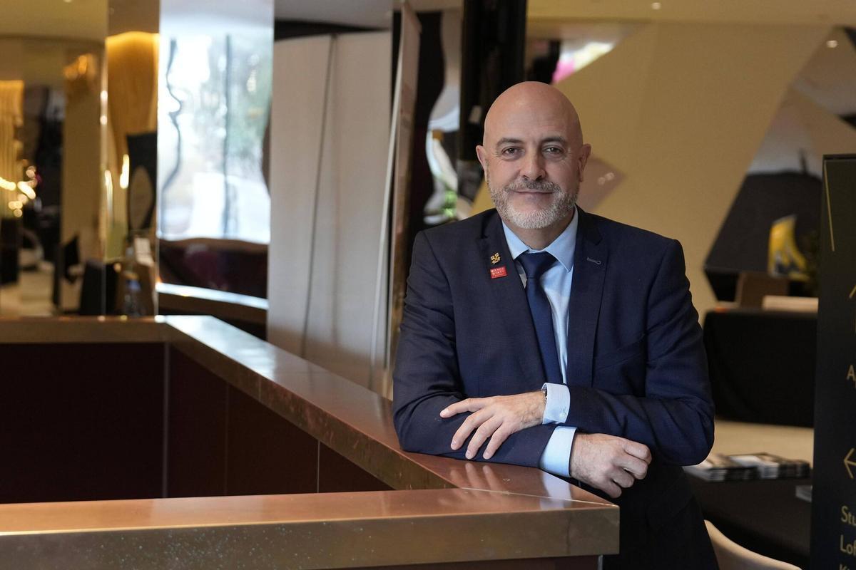 Barcelona 28/11/2025 Encuentro de conserjes con llave de oro En la foto, Luis Peña Fotografía de Ferran Nadeu