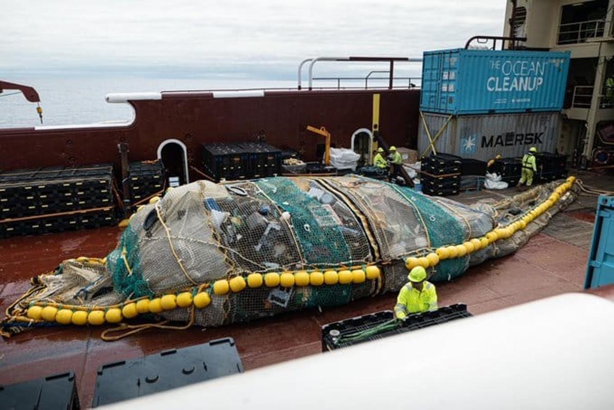 Inventan un sistema para ‘pescar’ grandes cantidades de plástico en el mar