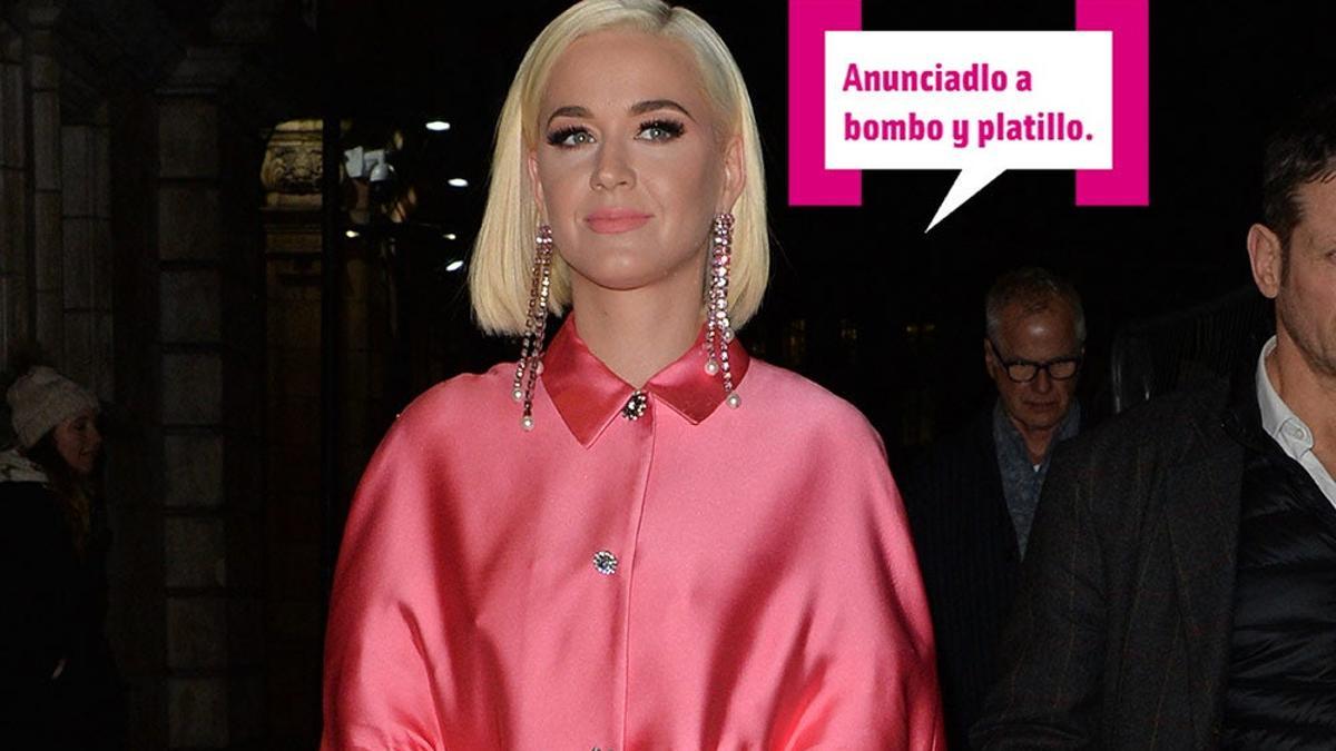 Katy Perry paseando con vestido rosa XL y bocadillo Cuore