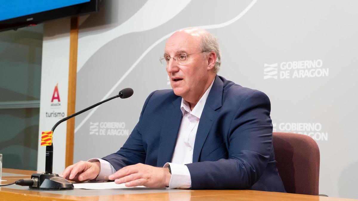 El director general de Transportes, Miguel Anía, este jueves durante su comparecencia.