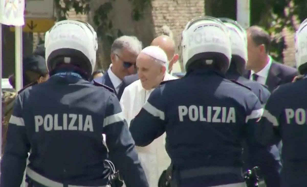 El Papa abandona l’hospital 10 dies després de la seva operació de còlon El Papa abandona l’hospital 10 dies després de la seva operació de còlon