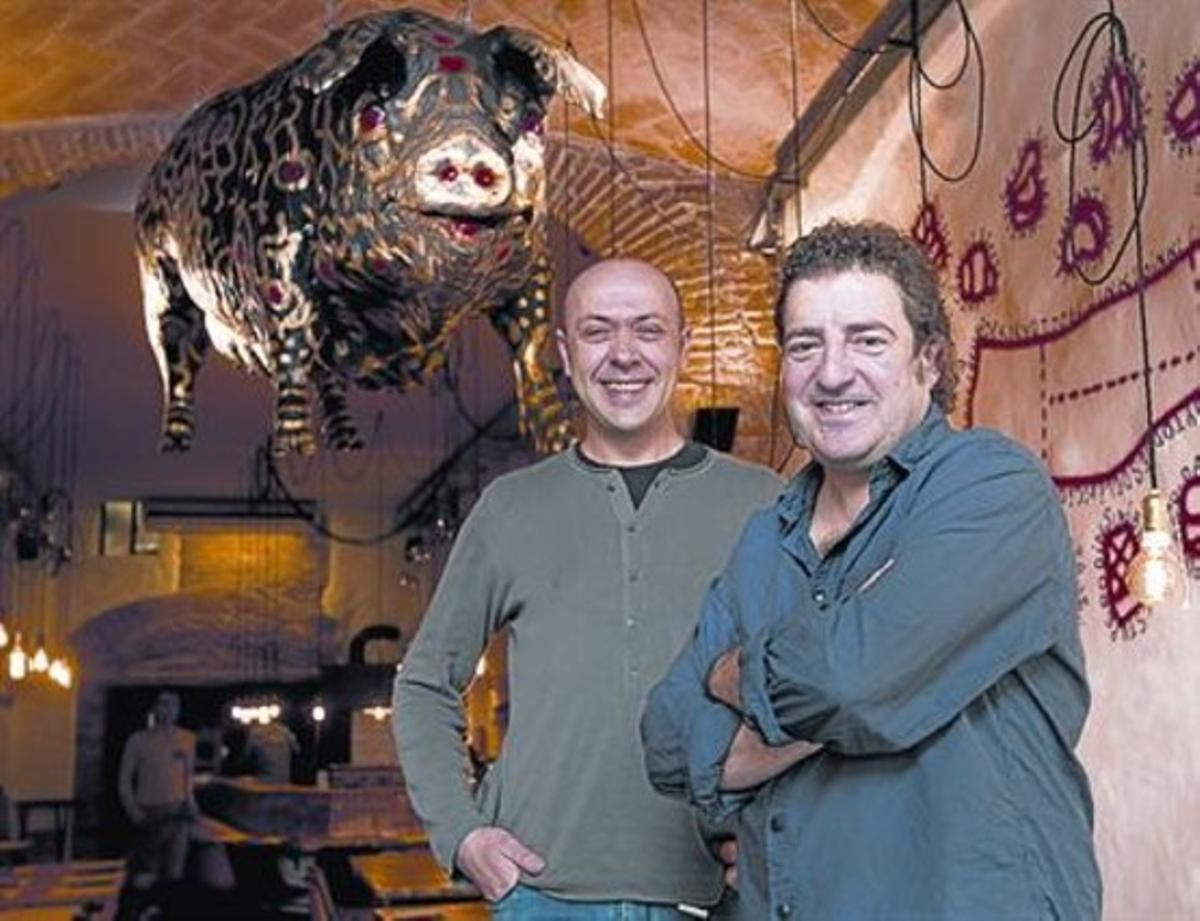 El chef Oriol Rovira y el restaurador Iñaki López de Viñaspre, en Pork, a principios de 2014, al poco de abrir el restaurante.