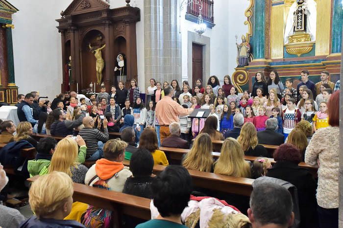 Actuación del Coro de la Escuela Municipal de ...