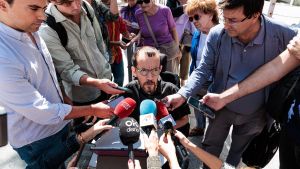 El exdiputado de Podemos Pablo Echenique atiende a los medios de comunicación a su salida de declarar en los juzgados de Plaza de Castilla, a 17 de septiembre de 2024, en Madrid (España).